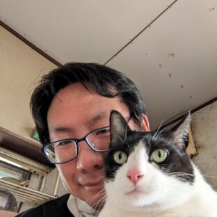 古書を守る守り神　我が家の「レオ」猫のはなし